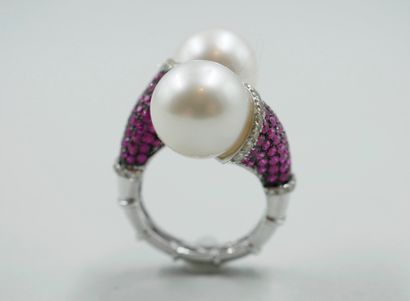 null Vous Moi ring in 18k white gold set with two cultured pearls of 13mm diameter...