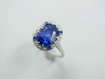 null 
Platinum ring surmounted by a 7.50cts unheated cushion-cut Vivid Blue sapphire...