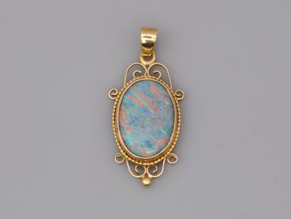 null Pendant in 18k yellow gold with a scroll pattern set with an oval opal of about...