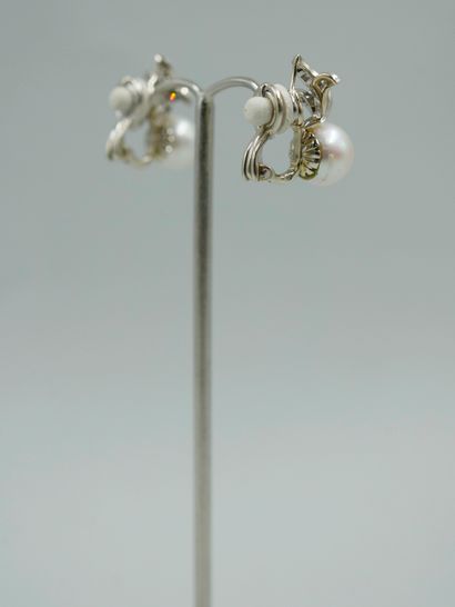 null Paire de boucles d'oreilles clip en or blanc 18k ornées d'une perle de culture...