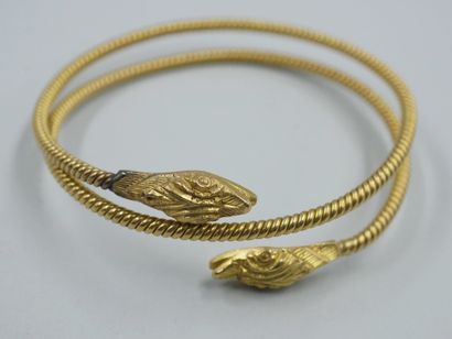 null Bracelet of arm or ankle in yellow gold twisted 18k decorated at each end of...