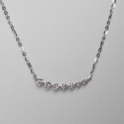 null Necklace in 18k white gold topped with a line of diamonds. 

PB : 1,60gr.