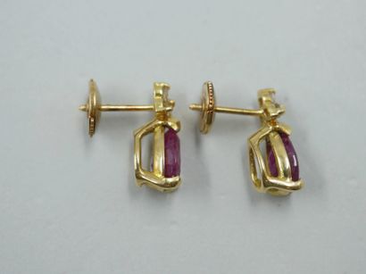 null Pair of 18k yellow gold earrings set with drop rubies of about 1.20cts each,...