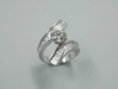 null 18k white gold cross ring set with a 1.51ct brilliant-cut diamond in J / SI2...