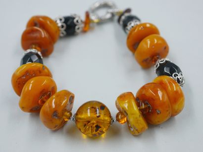 null Amber and glass beads bracelet. It is joined a box silver piece, dated, 1812....