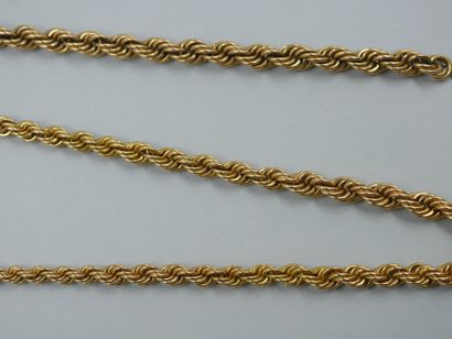 null Set composed of a necklace and a bracelet in 18k yellow gold. 

Weight : 48...