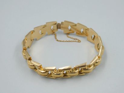 null 18k yellow gold bracelet with flexible mesh. With safety chain. 

Work of the...