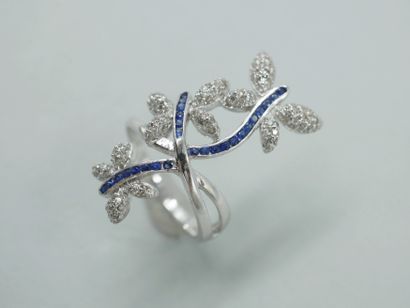 null 18k white gold ring set with three butterflies, the bodies set with calibrated...