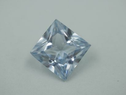 null Aquamarine of about 20 carat.

Indian certificate AGSL.