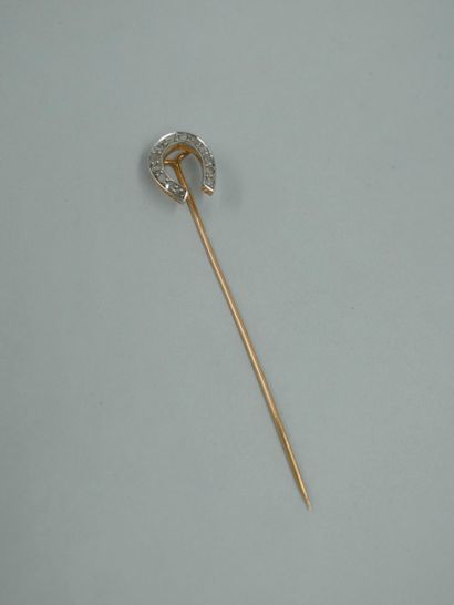null 18k yellow gold horseshoe tie pin set with rose-cut diamonds. 

PB : 2gr - ...
