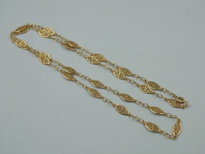 null Long necklace in 18k yellow gold with filigree stitch. 

Weight : 21,20gr.