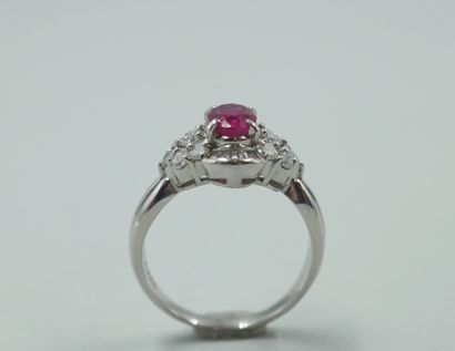 null 18k white gold ring set with an oval ruby of 1ct approx., surrounded by flower...