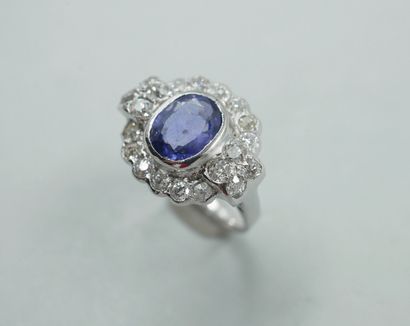 null 18k white gold ring with a natural Ceylon sapphire of 2.41 cts in a diamond...