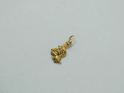 null 18k yellow gold pendant in the shape of a gold nugget set with an emerald. 

Height...