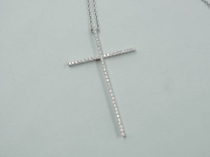 null Necklace in 18k white gold decorated with a Cross set with diamonds. 

Length...