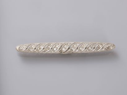 null Oval brooch in platinum and 18k white gold with openwork ribbed design entirely...