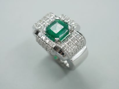 null Tank ring in 18k white gold set with an emerald probably from Colombia of about...