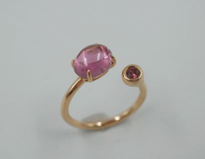 null Ring Vous Moi in 18k pink gold topped by pink tourmalines, one cabochon the...