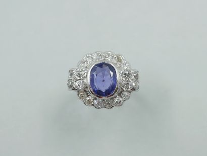 null 18k white gold ring with a natural Ceylon sapphire of 2.41 cts in a diamond...