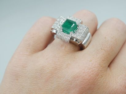 null Tank ring in 18k white gold set with an emerald probably from Colombia of about...