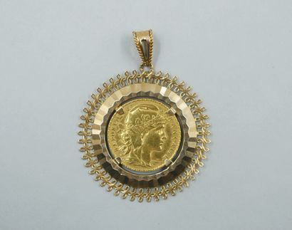 null Medal in 18k yellow gold decorated with a 20 francs gold coin in a circular...