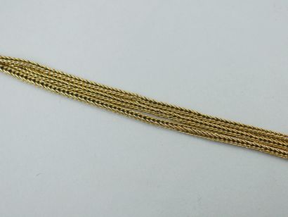 null Bracelet souple en or jaune 18k à trois rangs de mailles. 

Long. : 8,2 cm env....