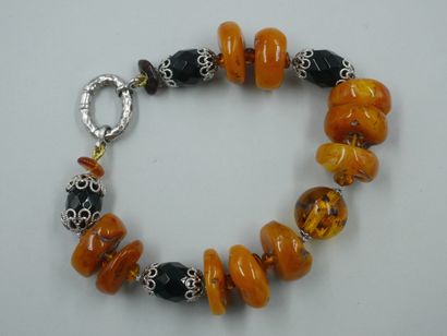 null Amber and glass beads bracelet. It is joined a box silver piece, dated, 1812....