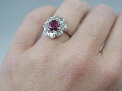 null Flower ring in 18k white gold with a ruby of 1,50cts in a setting of 8 diamonds...