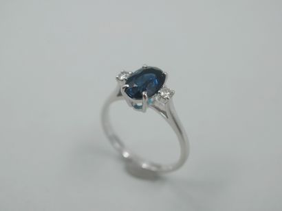 null Ring in 18k white gold surmounted by an indigolite (blue tourmaline) oval size...