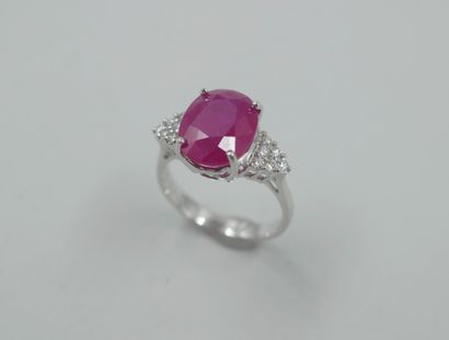 null 18k white gold ring set with a large oval ruby of about 6cts, with triangular...
