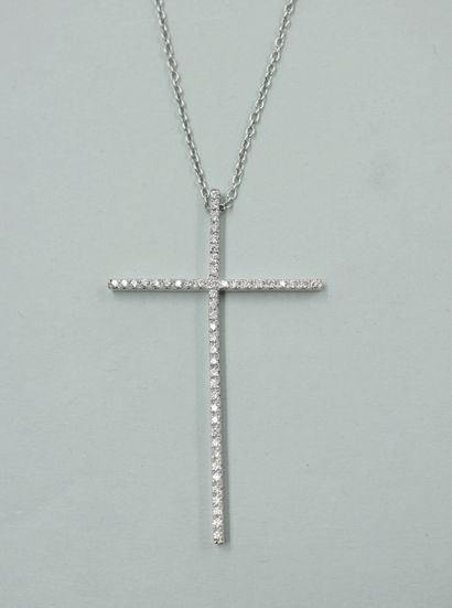 null Necklace in 18k white gold decorated with a Cross set with diamonds. 

Length...