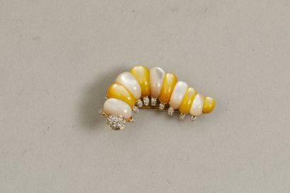 null Brooch Silkworm in 18k yellow gold set with white and gold mother-of-pearl in...