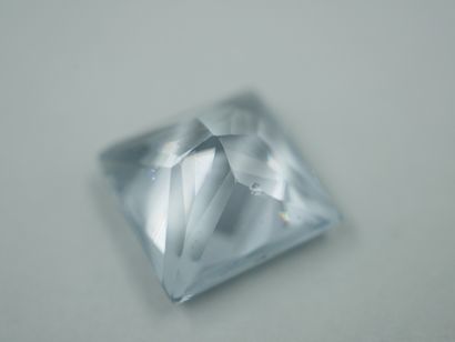 null Aquamarine of about 20 carat.

Indian certificate AGSL.