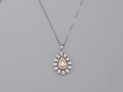 null 18k white gold openwork pendant centered with a 0.50cts Champagne color diamond...