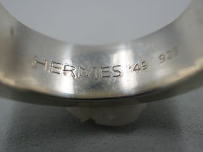 null HERMES Paris. 

Ring in silver 925°° with a frieze of letters "H" on the edge....