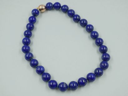 null Necklace made of lapis lazuli beads, clasp magnetized vermeil. 

PB : 133,30gr....