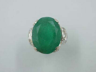 null 18k white gold ring set with a natural Brazilian emerald of 16,16cts in a diamond...