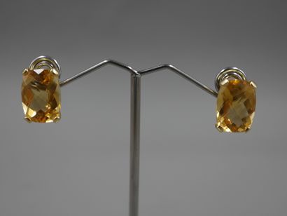 null Pair of 18k yellow gold earrings with faceted cushion cut citrines for 16cts.

PB...