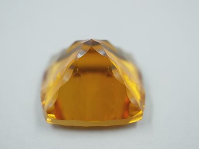 null Citrine of 30cts approximately.

Indian certificate AGL.