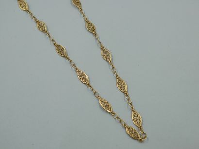 null Long necklace in 18k yellow gold with filigree stitch. 

Weight : 21,20gr.