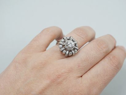 null Flower ring in 18k white gold surmounted by a central diamond of 0.50 ct in...