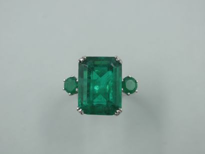 18k white gold ring set with an emerald-cut...