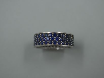 null TIFFANY CO. Ring in 18k white gold entirely paved with sapphires. 

PB : 4,80gr....