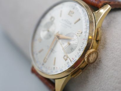 null ALMADIA

Swiss chronograph watch in 18k yellow gold, circular case, metallic...