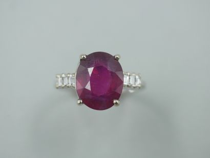 null 18k white gold ring set with an oval ruby of about 3cts and baguette-cut diamonds....