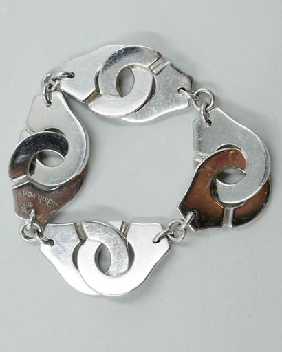 null DINH VAN. 

Handcuffs bracelet big model in silver 925/°°. 

A pair of handcuffs...