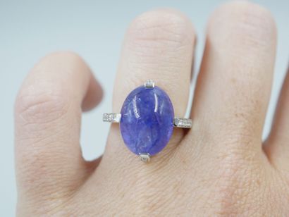 null 18k white gold ring set with a 15cts cabochon tanzanite in diamond-paved claws....