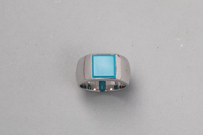 Modern ring in white gold set with a turquoise...