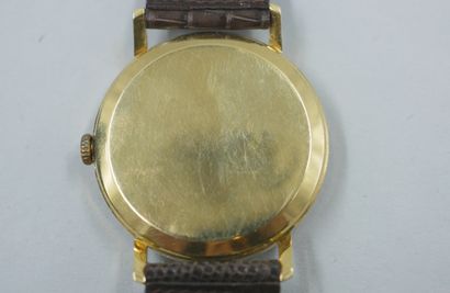 null OMEGA

Watch in 18k yellow gold. Circular case. Dial with cream background signed....
