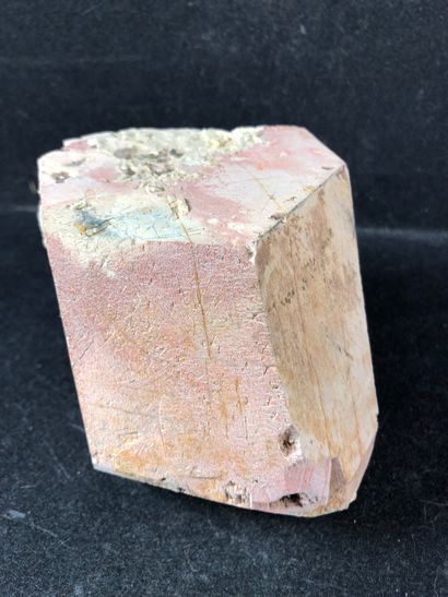 null Orthose Madagascar.

Monocristal rose d’Orthose, découvert dans les pegmatites...